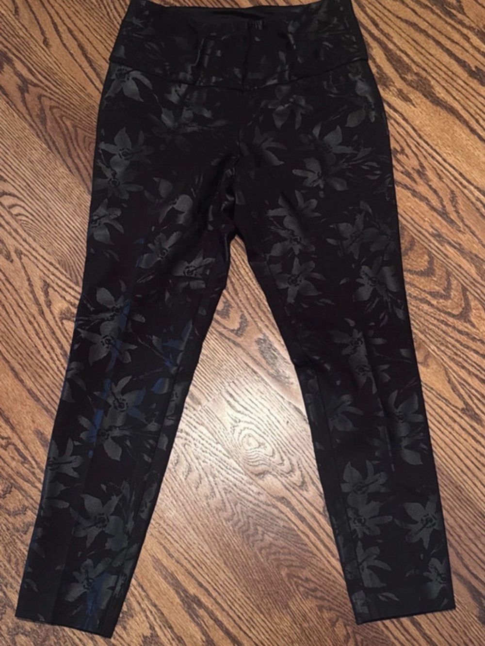 Soft Surroundings Small Black Floral woman’s compression leggings luxury sm